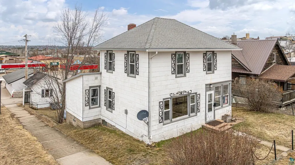 45 W Chapman St