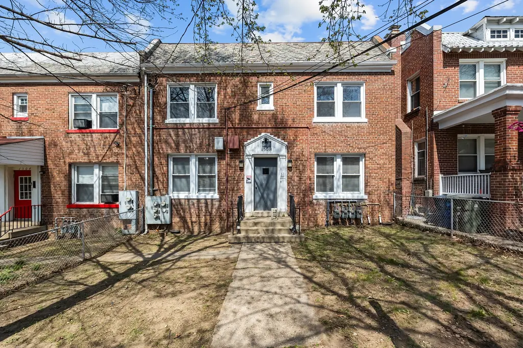 1508 V St SE