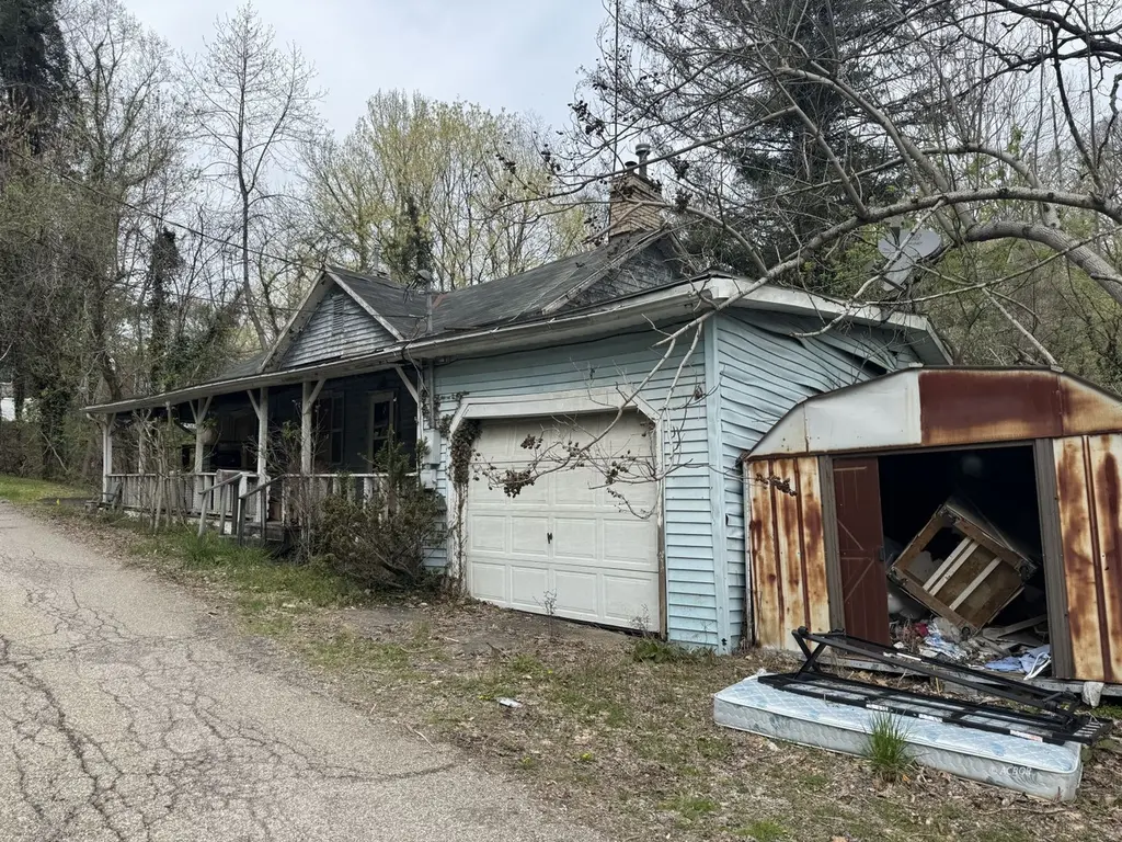 653 Osborne St