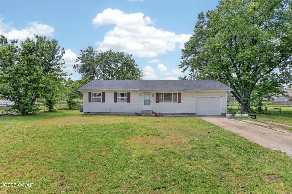 118 Hedge Dr