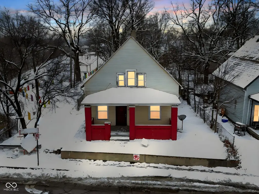 445 W 29th St