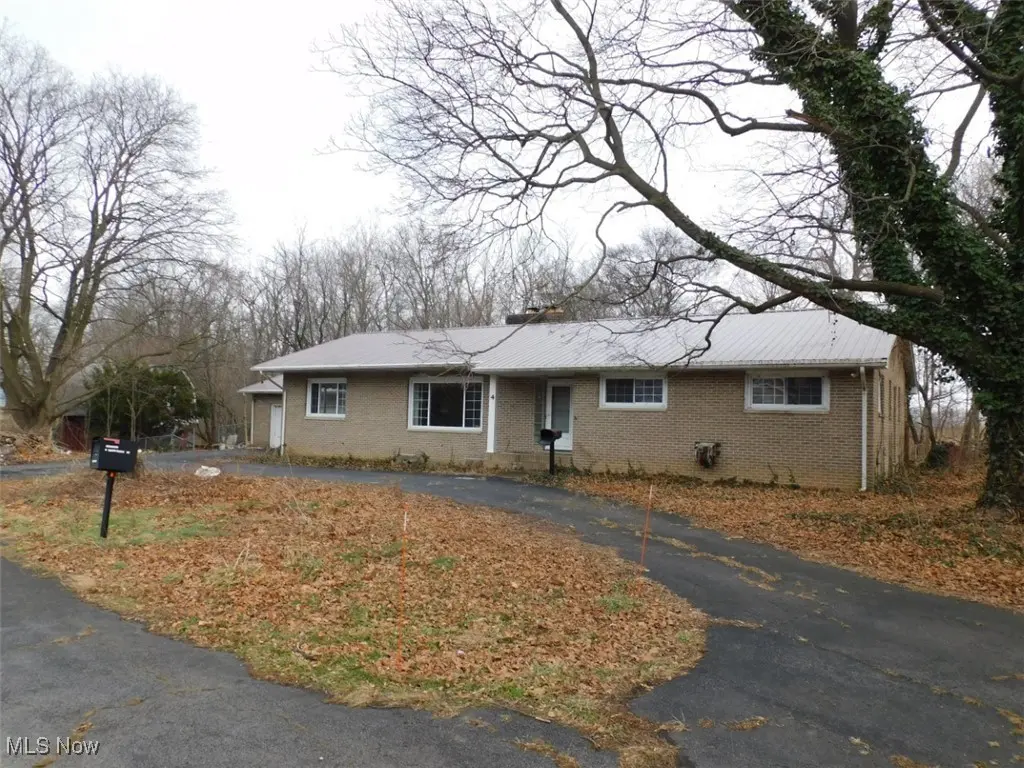 4 Valleyview St