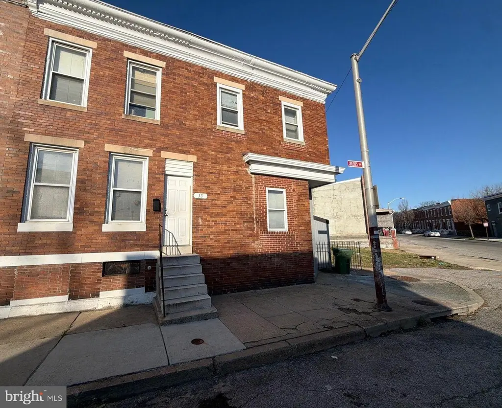 33 S Calverton Rd
