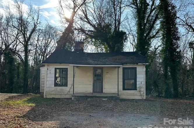1143 Calhoun St