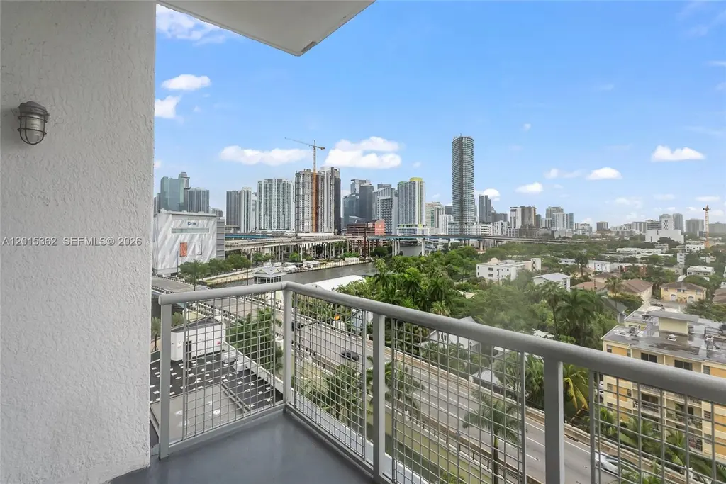 10 SW South River Dr #1006
