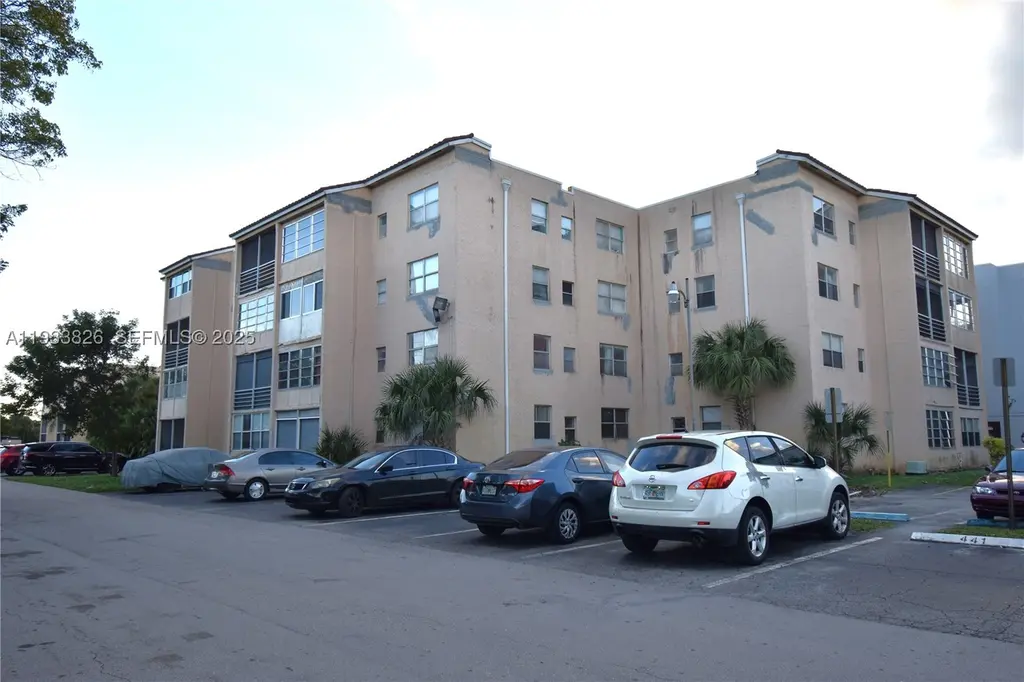 2840 Somerset Dr Unit 110M