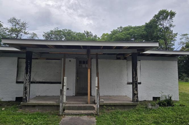 807 Irma St SE