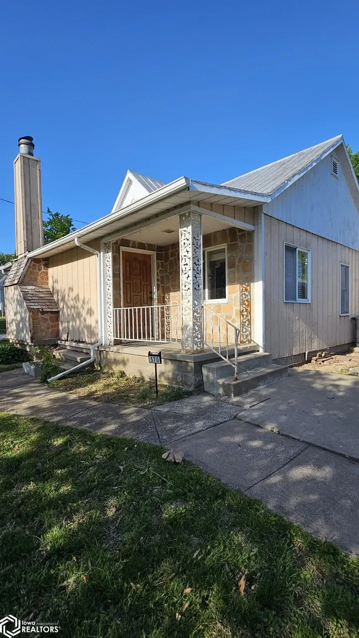 370 N Page St