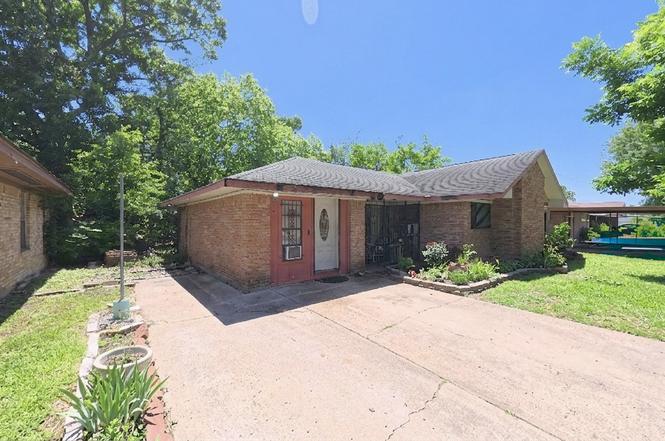 10110 Royal Oaks Dr
