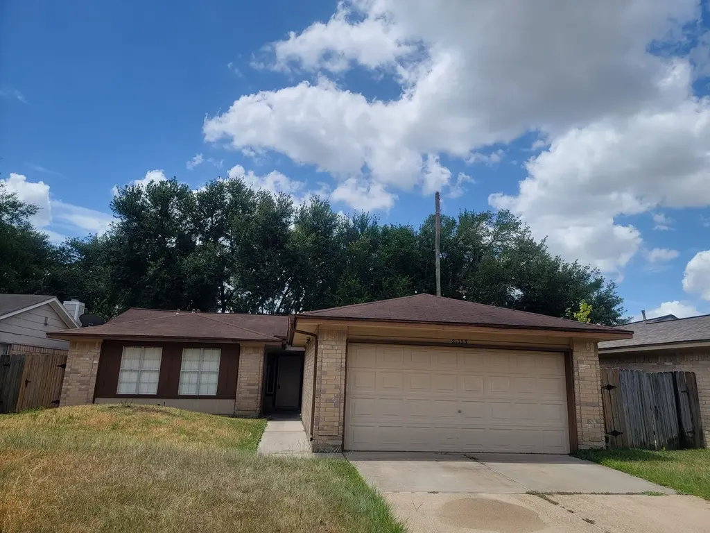 21023 Western Valley Dr