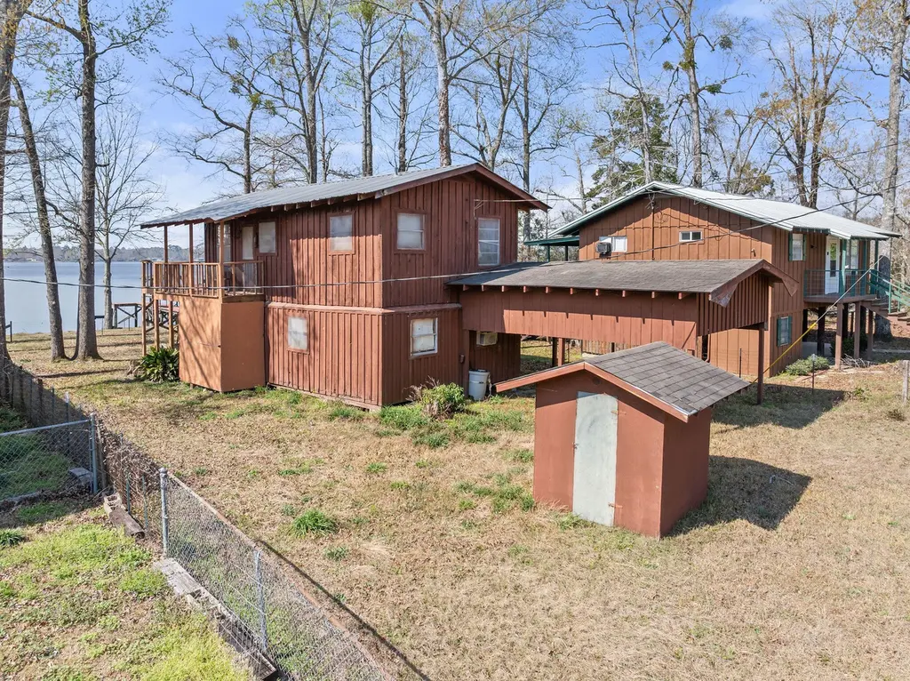 283 Lake Loop
