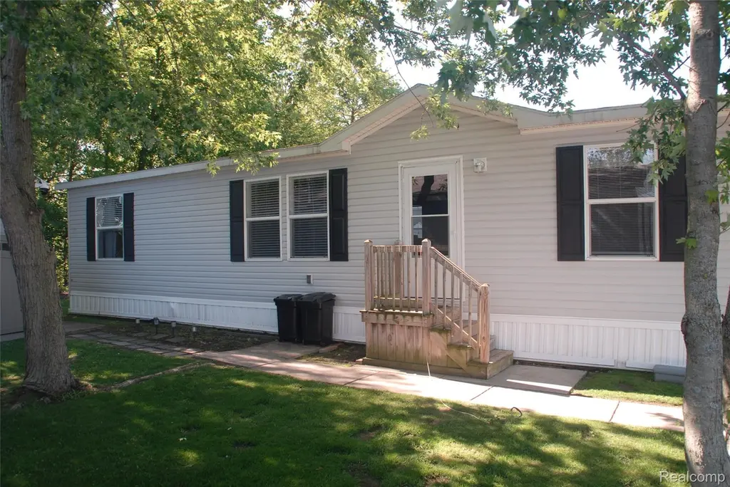 1101 Forest Ln