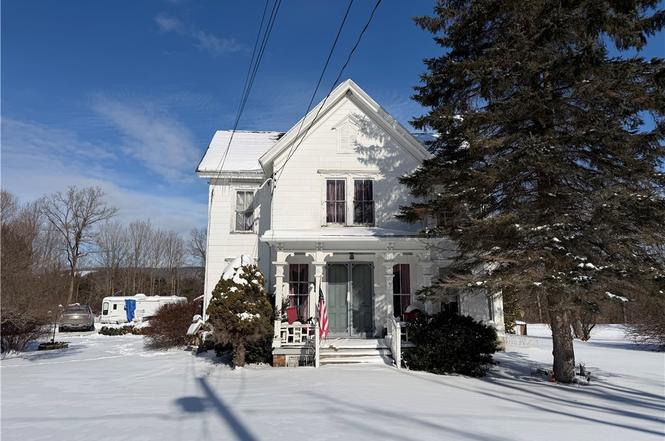 9 W Main St