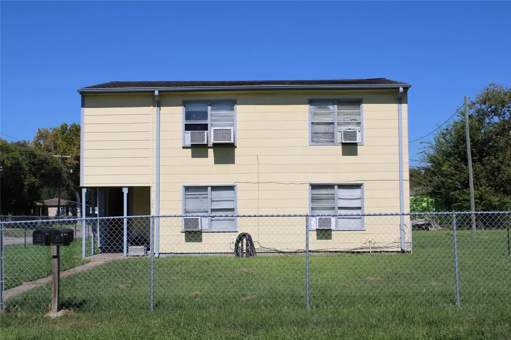 1142 7th Ave N