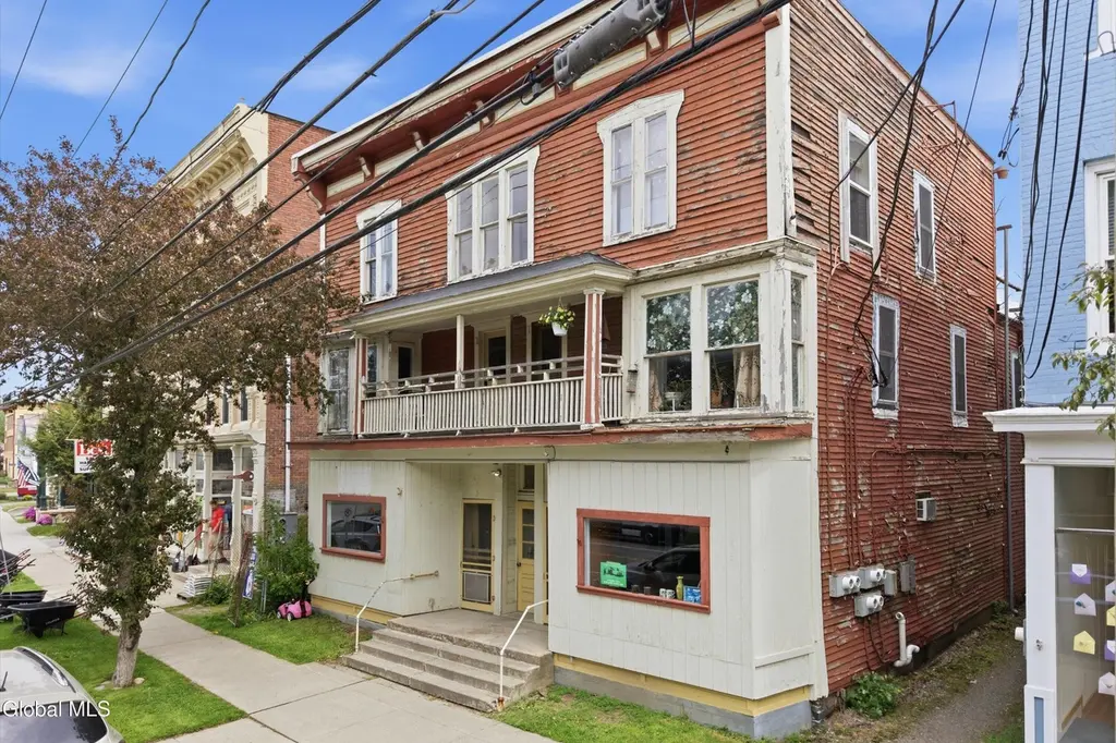 198 Main St