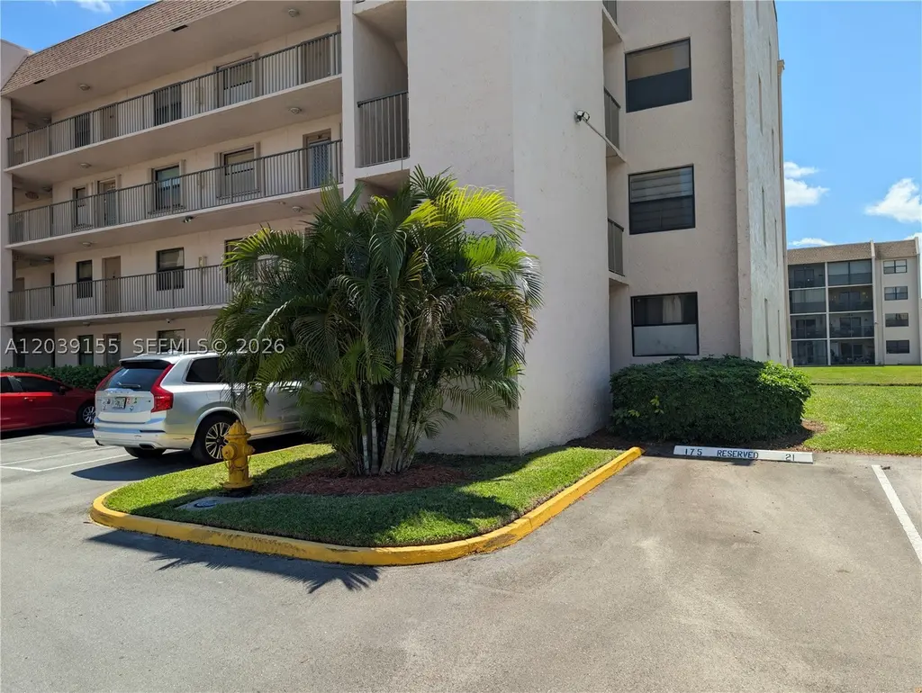 10120 Sunrise Lakes Blvd #110