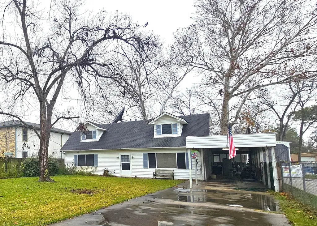 1315 E Main St