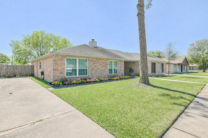 19323 Hollowlog Dr