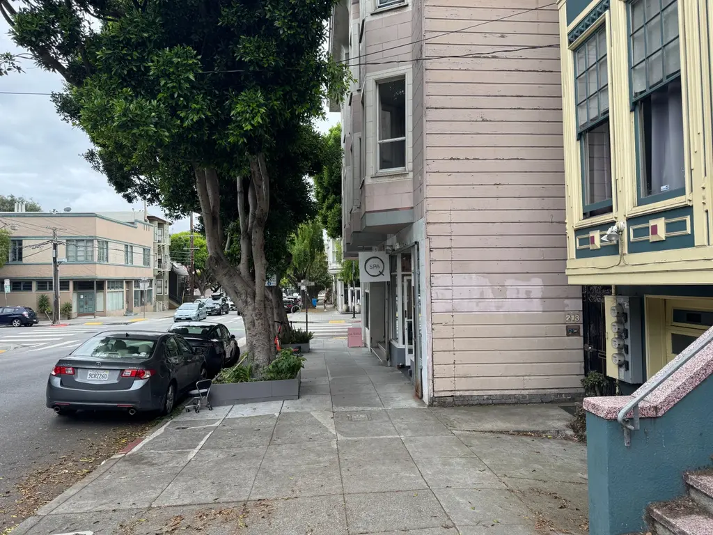 211 Steiner St