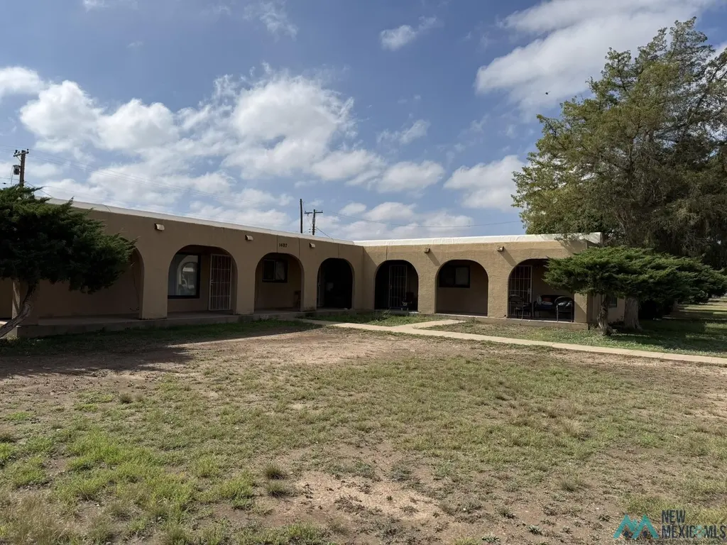 1407 W Hank Ave