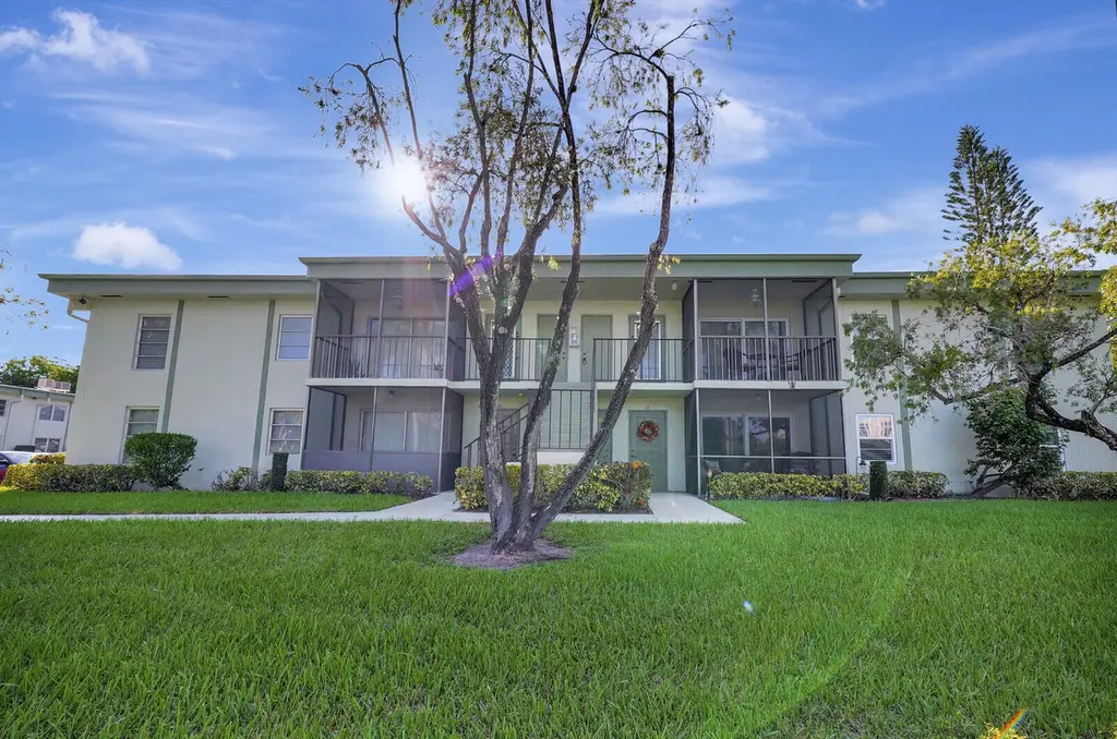 7547 S Oriole Blvd #202