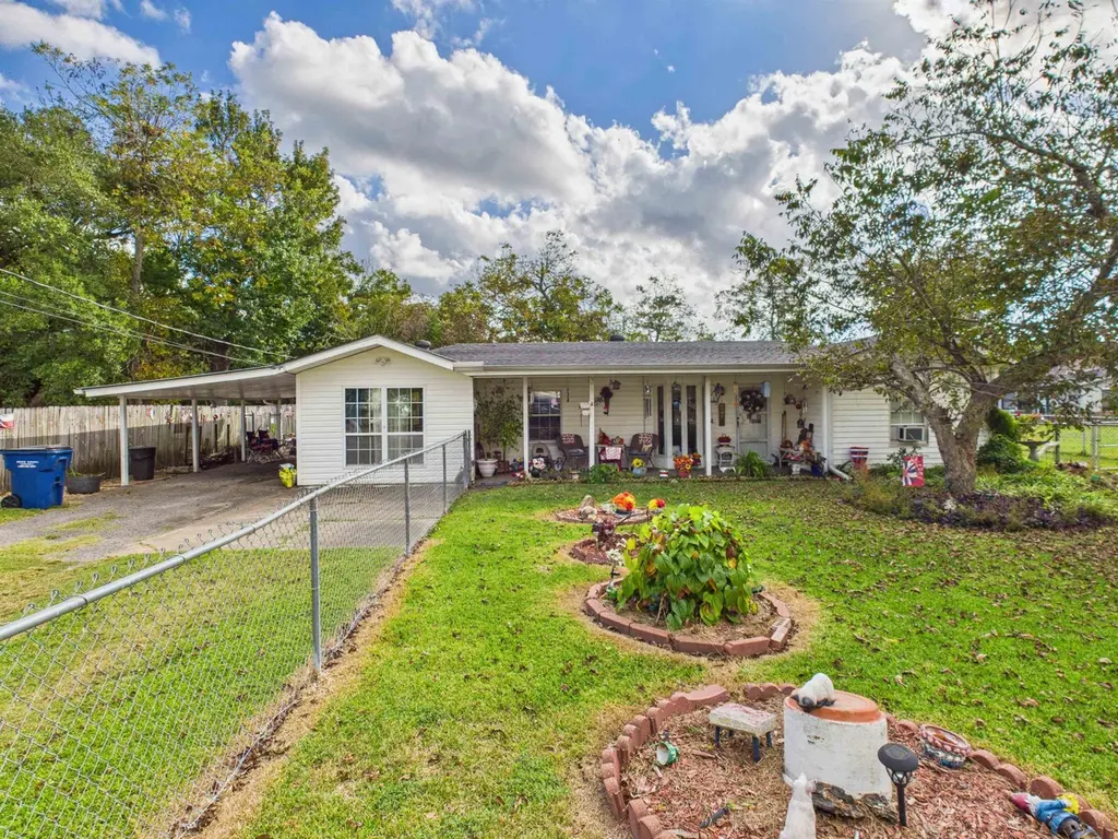 2809 Hogg St