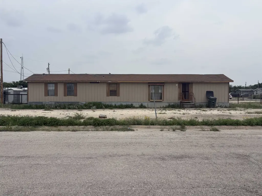 700 E Adobe St