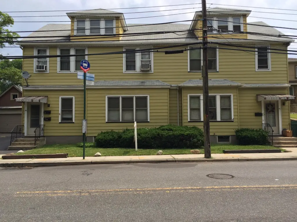 41 Rockland Ave