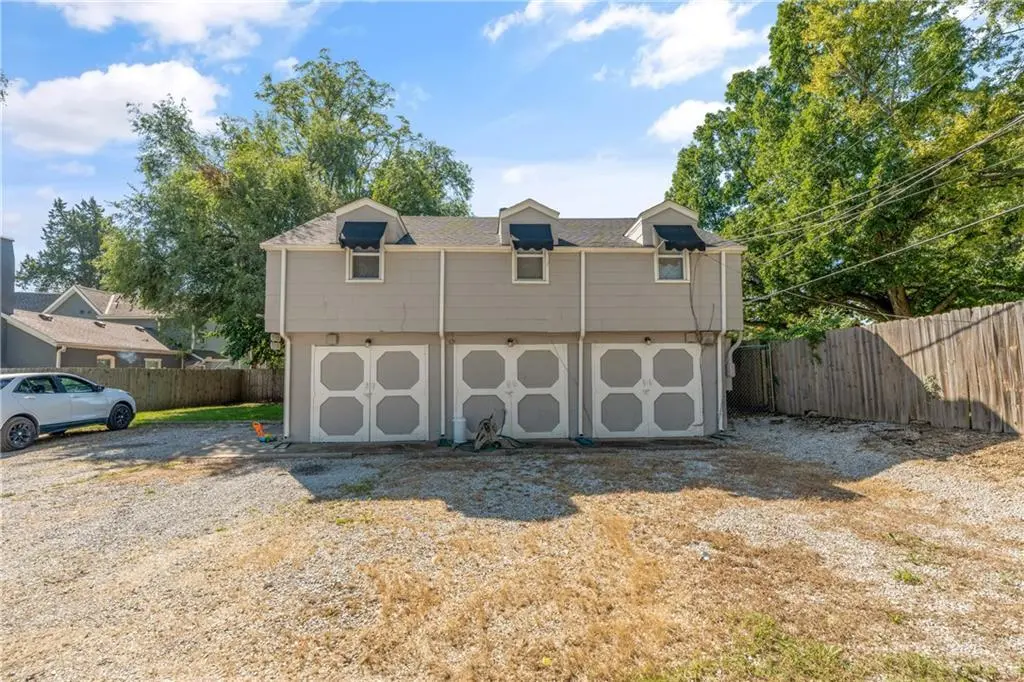 2022 S Hedges Ave