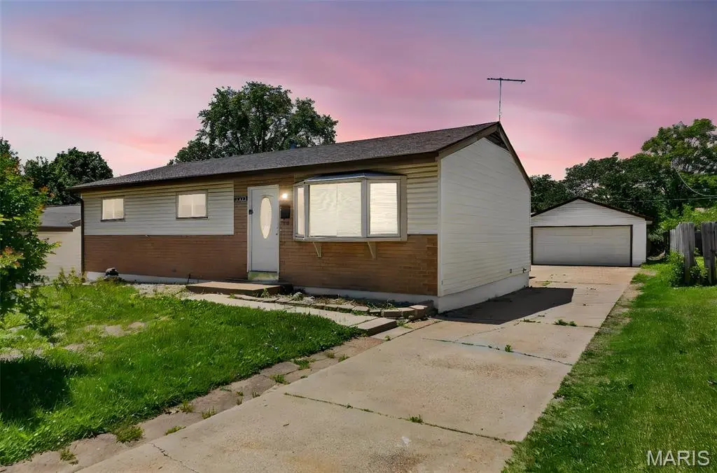 1075 Wycomb Dr