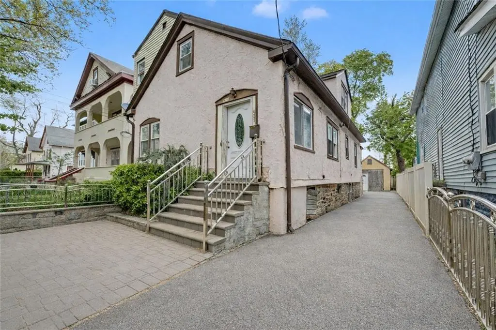 429 S 9th Ave