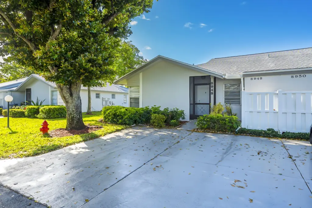8948 Meadowlark Way