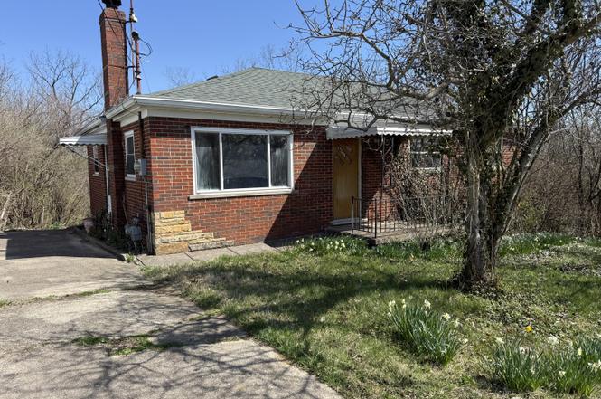 352 Rose Dr