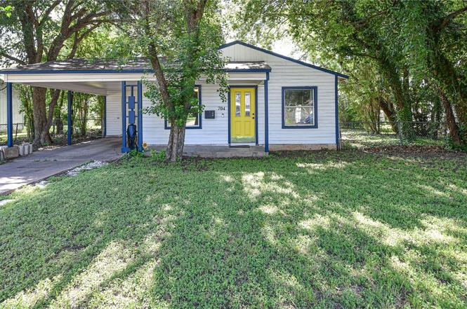 704 Crockett Dr