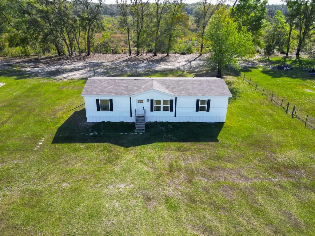 5570 NE 76th Ter