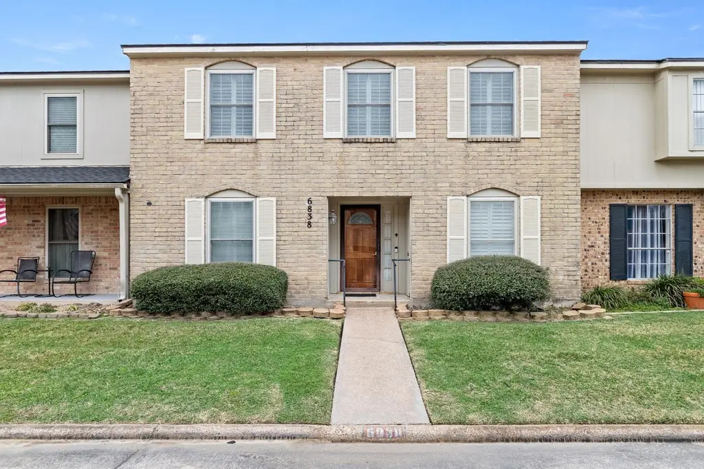 6838 Marshall Place Dr