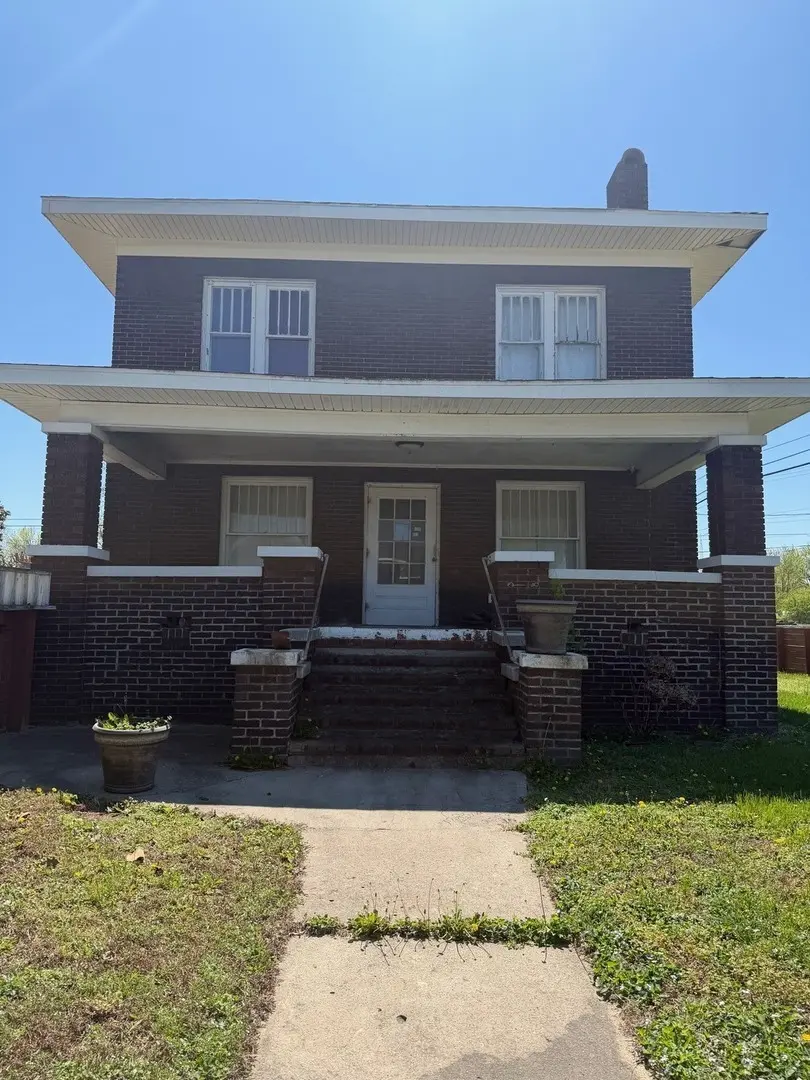 802 E Poplar St
