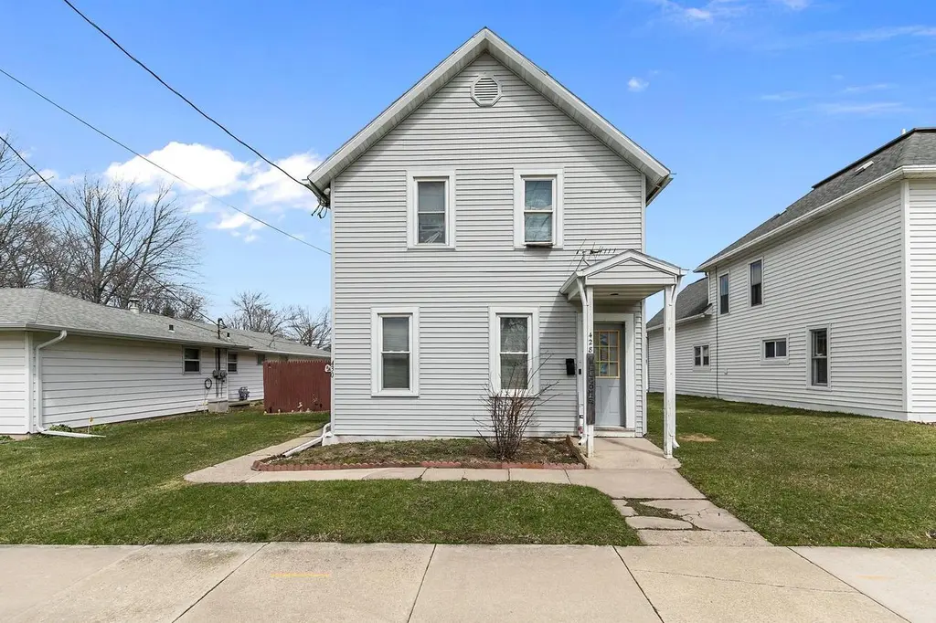 428 W 10th St