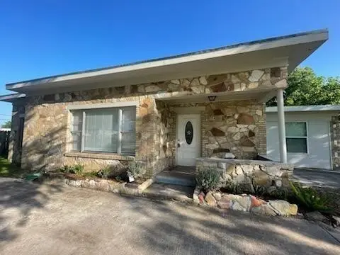 1114 E Pecan St