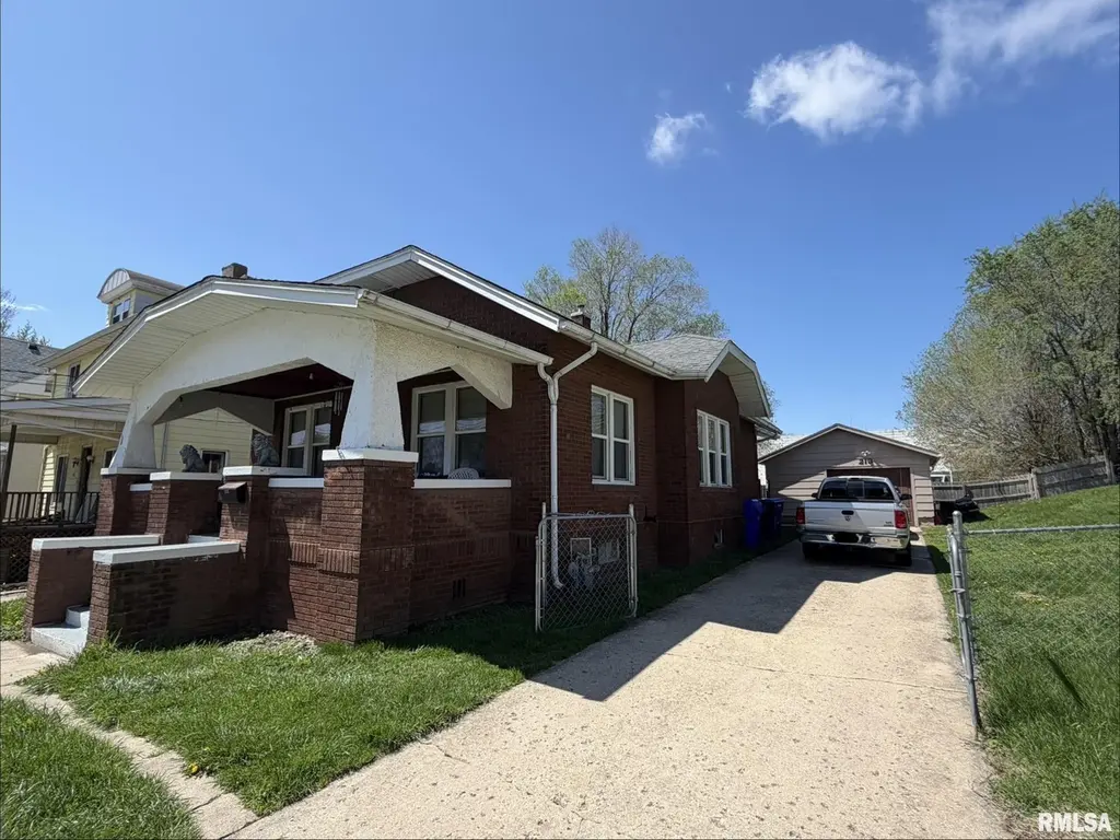 213 S Burr Blvd