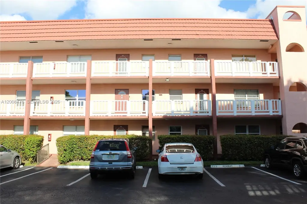 9480 Sunrise Lakes Blvd #204