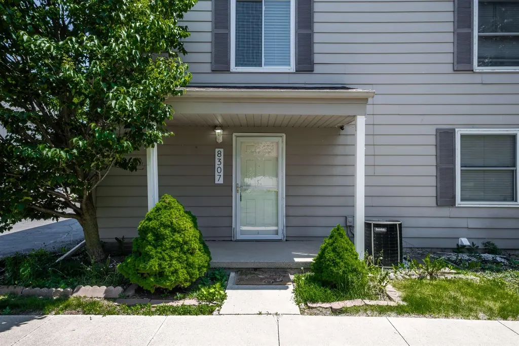 8307 Camelot Ct