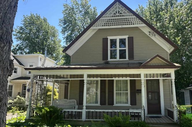 7 Cottage St