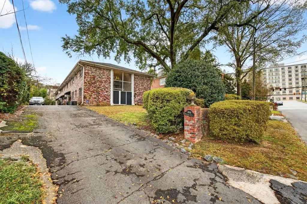 3668 Kingsboro Rd NE #10