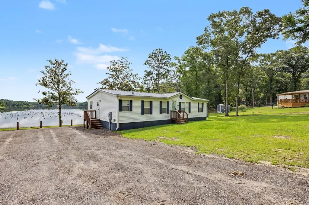 1064 Kings Lake Blvd