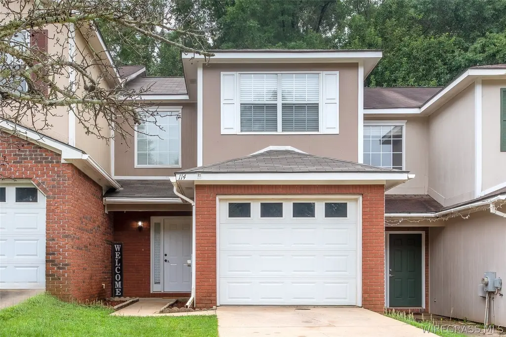 114 Foxchase Ln