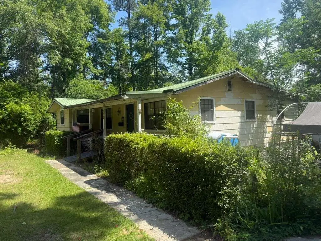 220 Presley Dr