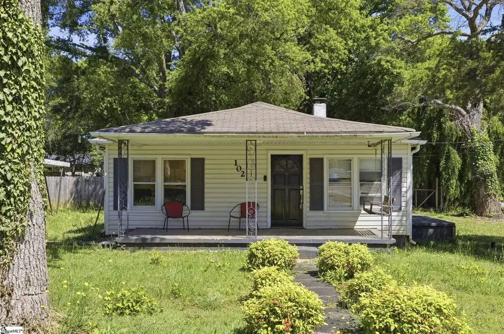 102 Jasmine Dr