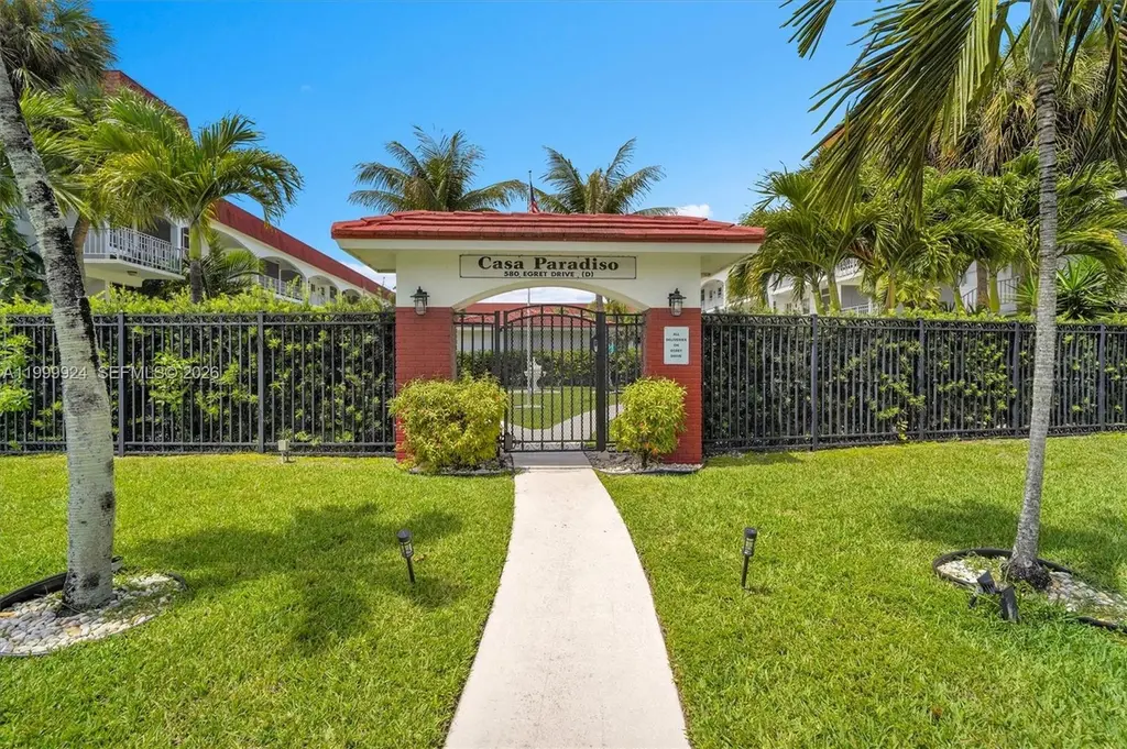 580 Egret Dr #303