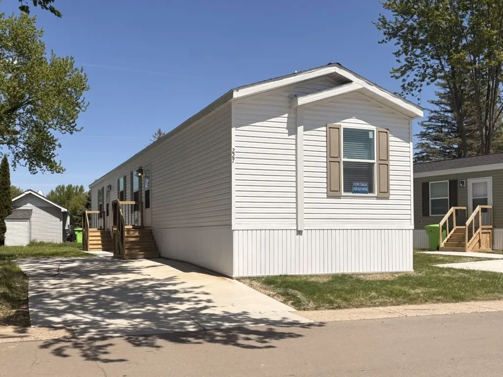 227 S Lyon Woods #102